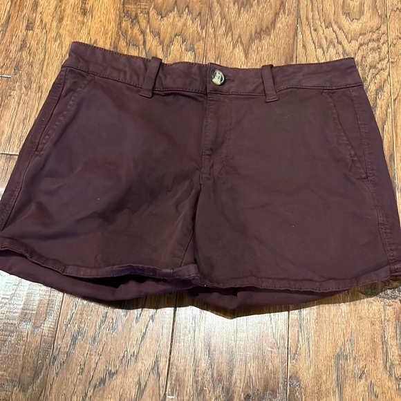 American Eagle size 8 midi shorts! Super stretchy! - Picture 1 of 3